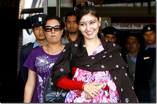 himani -at-airport - march 10, 2010 - from india