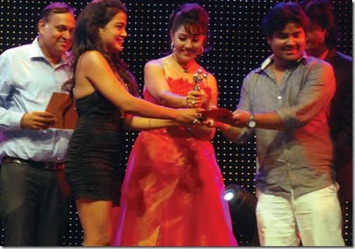 rekha_receives_cg_awards