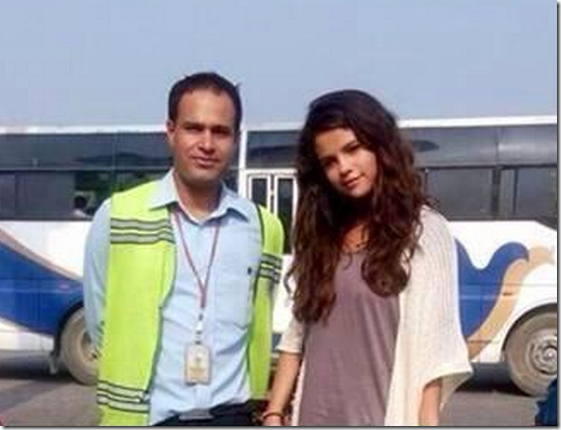 Selena-Gomez-in-Nepal