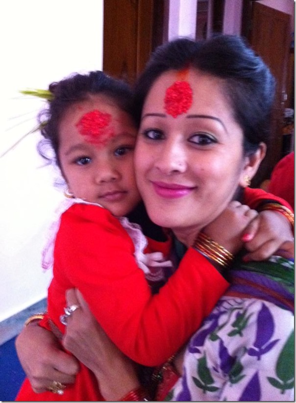melina manandhar with daughter in dashain
