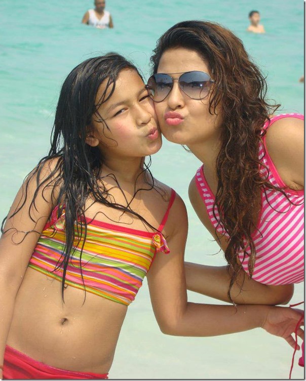 usha khadgi with daughter Pattaya Beach, Thailand